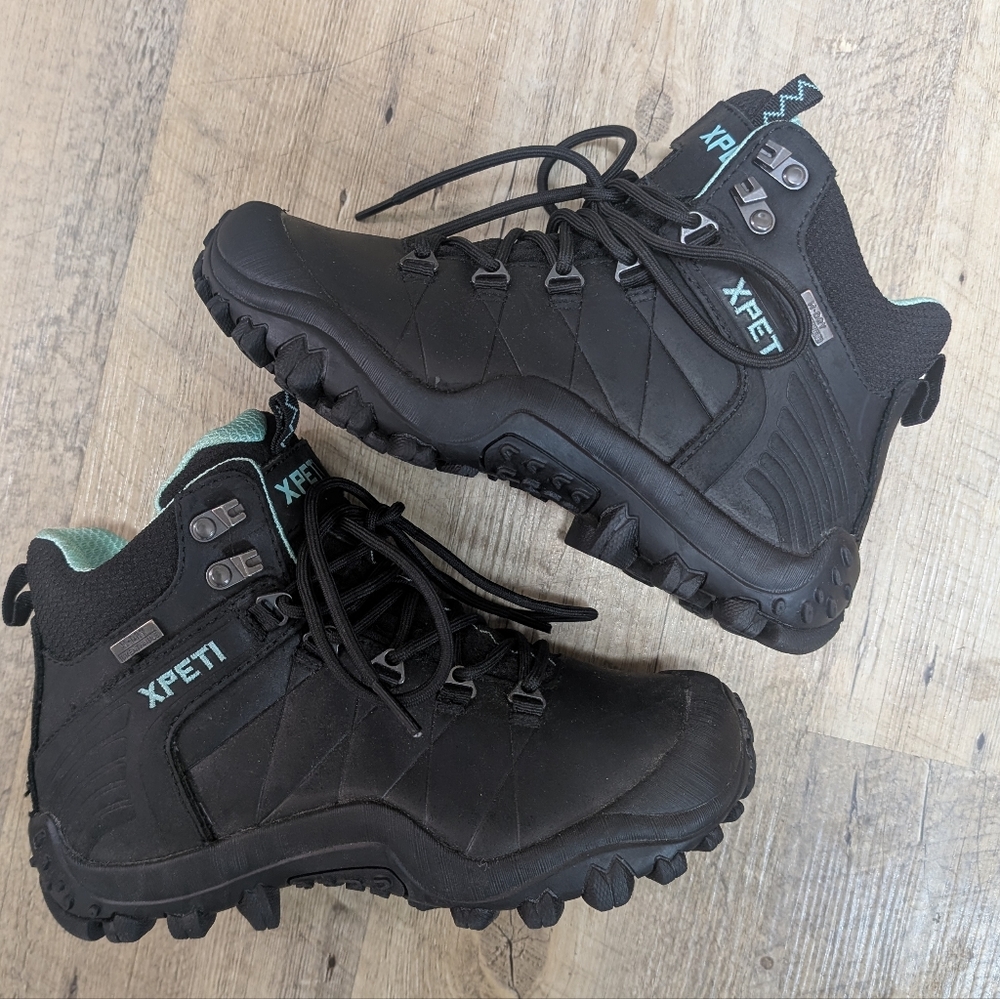 NWOT Xpeti Women's Quest Leather Waterproof Hiking Boots. Size 6